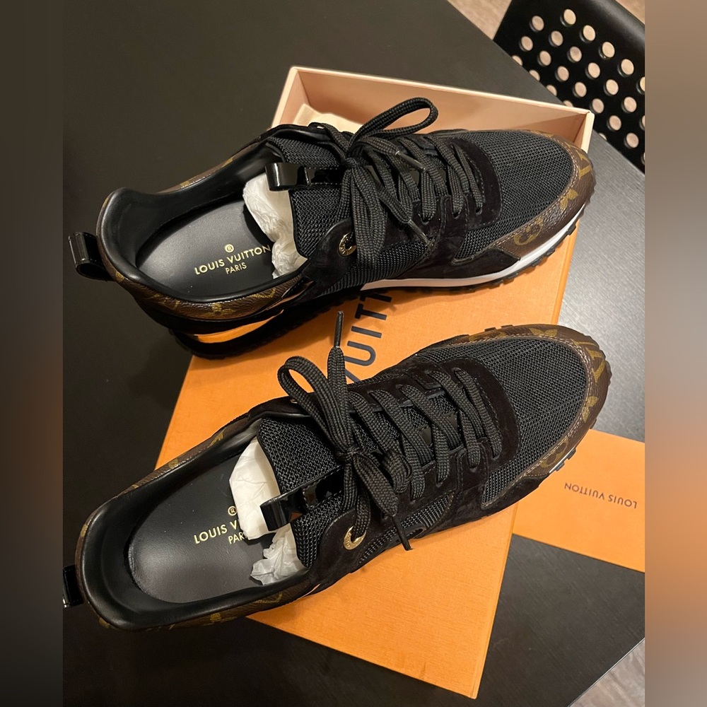 Louis Vuitton Black and Gold Leather Shoes - Picture 6 of 7